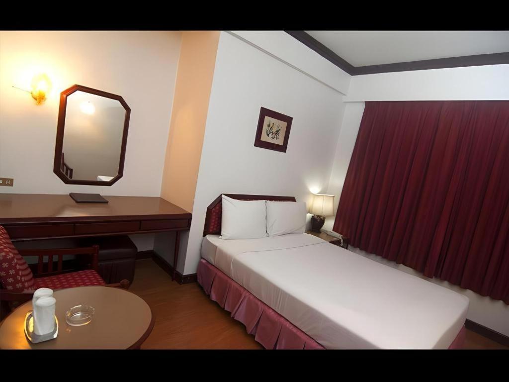 Florida Hotel Хатъяй Экстерьер фото