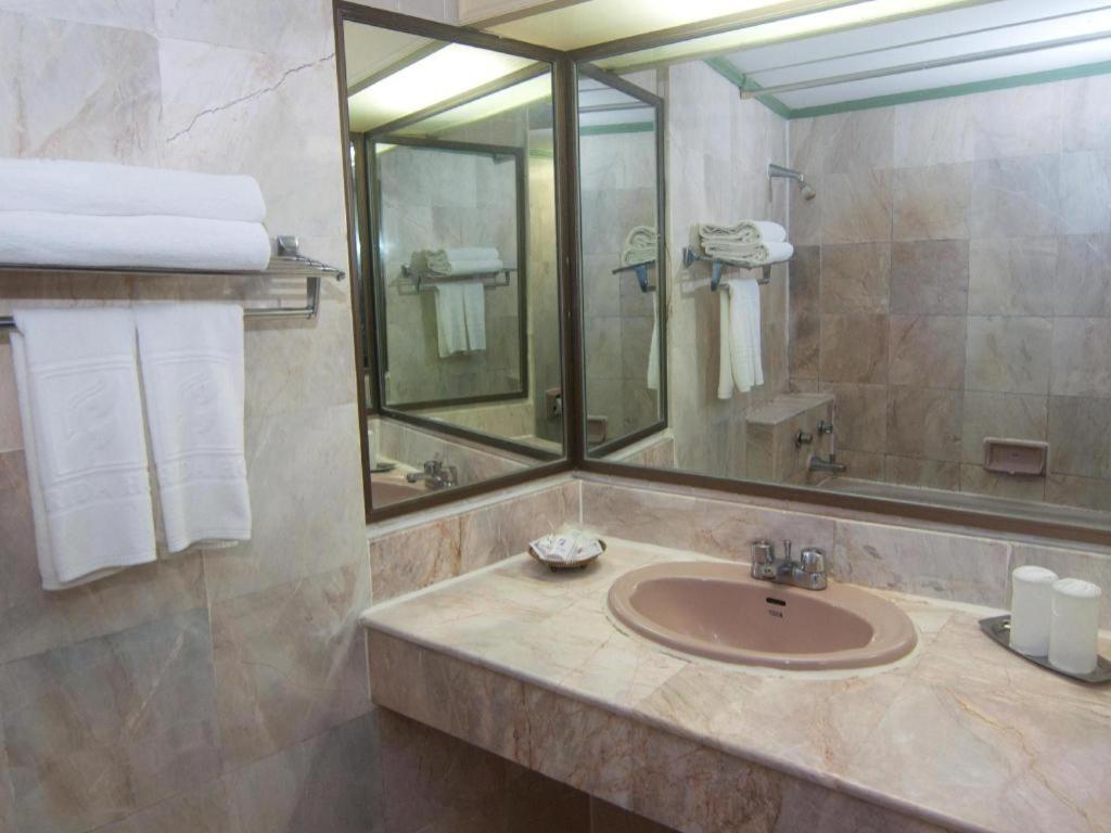 Florida Hotel Хатъяй Экстерьер фото