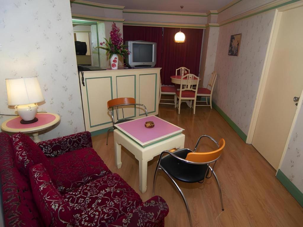 Florida Hotel Хатъяй Экстерьер фото